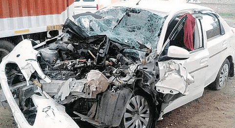 Cab runs into ambulance parked on Outer Ring Road 14